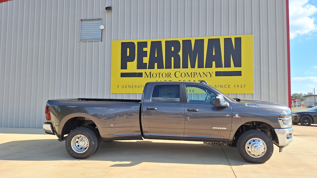 New 2026 Ram 3500 LONE STAR CREW CAB 4X4 8' BOX Pickup