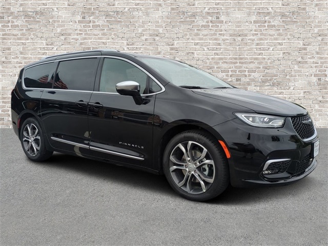 2026 Chrysler Pacifica Pinnacle's photo