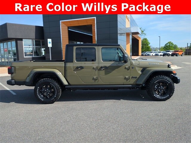 2025 Jeep Gladiator Sport photo 3
