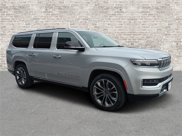 2023 Jeep Grand Wagoneer L Series III's photo