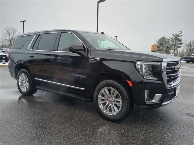 2024 GMC Yukon SLT's photo