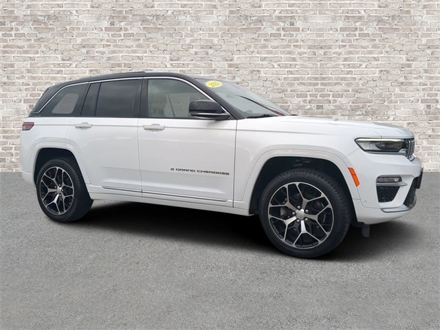 2022 Jeep Grand Cherokee Summit Reserve's photo