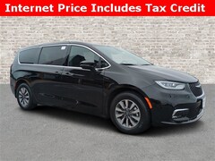 2025 Chrysler Pacifica Plug-In Hybrid Select Passenger Van