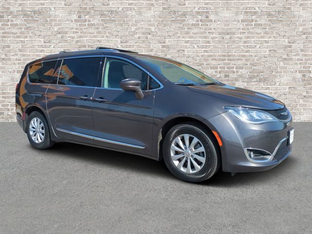 2019 Chrysler Pacifica Touring L's photo