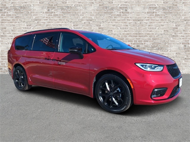 2026 Chrysler Pacifica Limited's photo