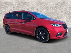 2026 Chrysler Pacifica Limited Passenger Van