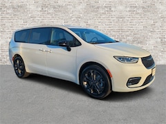 2026 Chrysler Pacifica Select Passenger Van