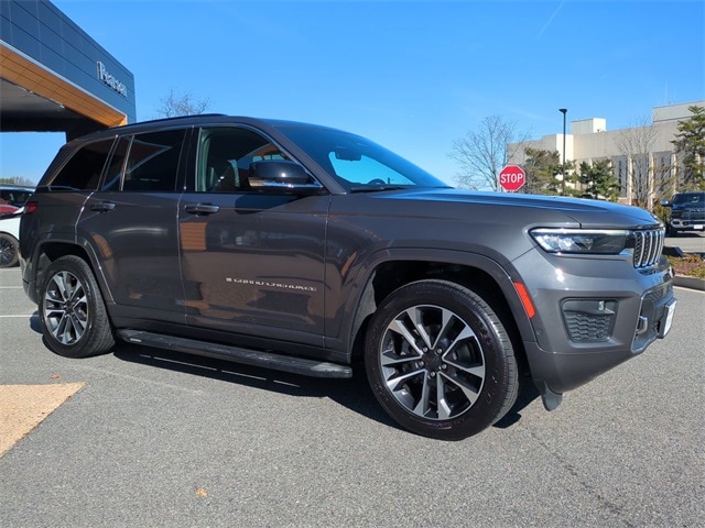 2022 Jeep Grand Cherokee Overland's photo
