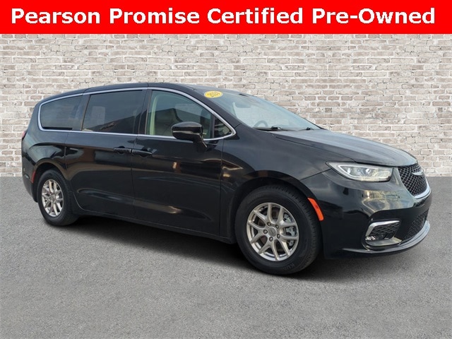 2024 Chrysler Pacifica Touring L's photo