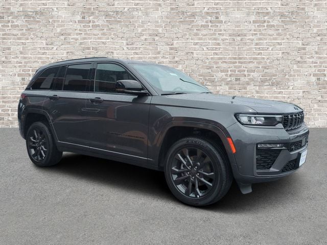 2026 Jeep Grand Cherokee Limited Reserve 4x4's photo