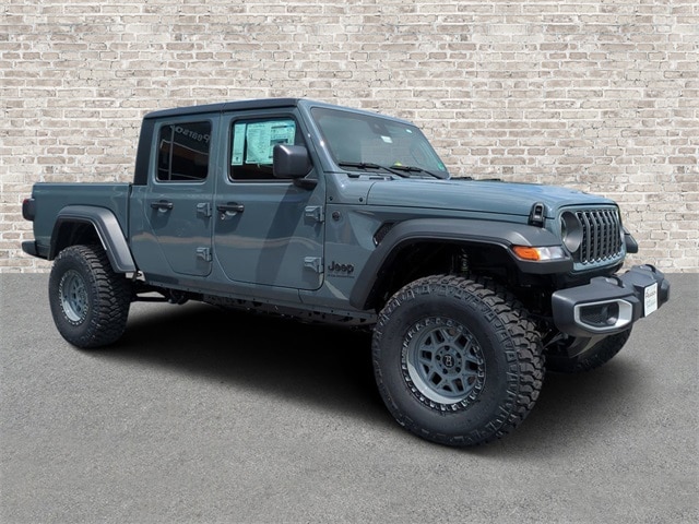 2025 Jeep Gladiator Sport S's photo