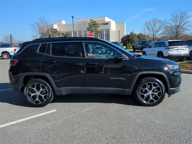2024 Jeep Compass Limited photo 3