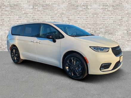 2026 Chrysler Pacifica Select Passenger Van