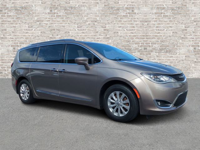 2018 Chrysler Pacifica Touring L's photo