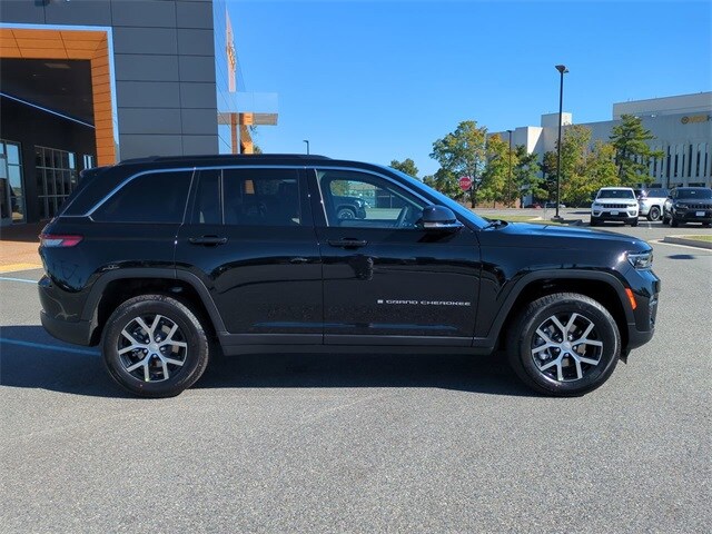 2025 Jeep Grand Cherokee Limited photo 2