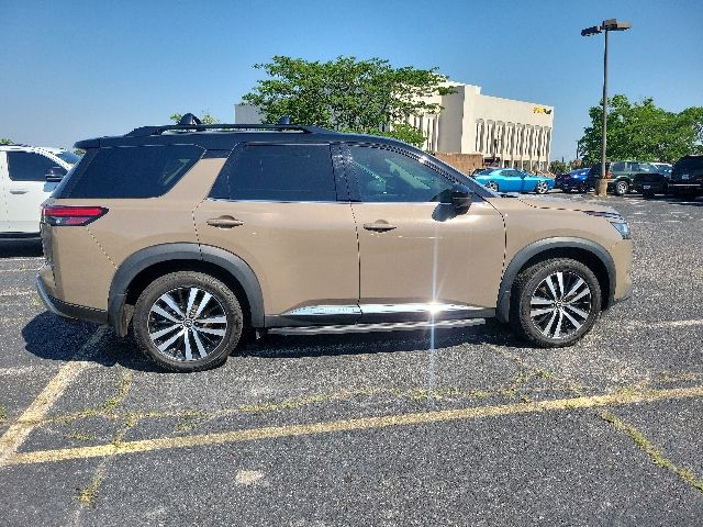 2023 Nissan Pathfinder Platinum 4WD's photo