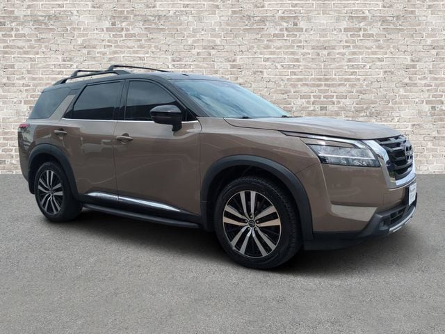 2023 Nissan Pathfinder Platinum 4WD's photo