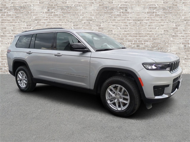 2025 Jeep Grand Cherokee L Laredo's photo