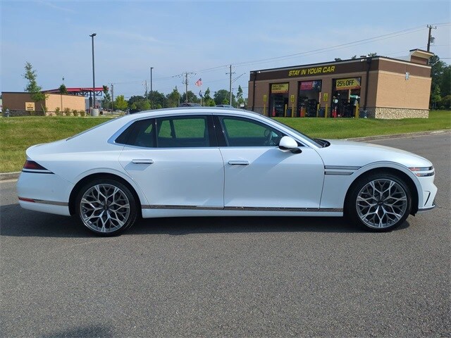 2024 Genesis G90 3.5T E-Supercharger photo 3