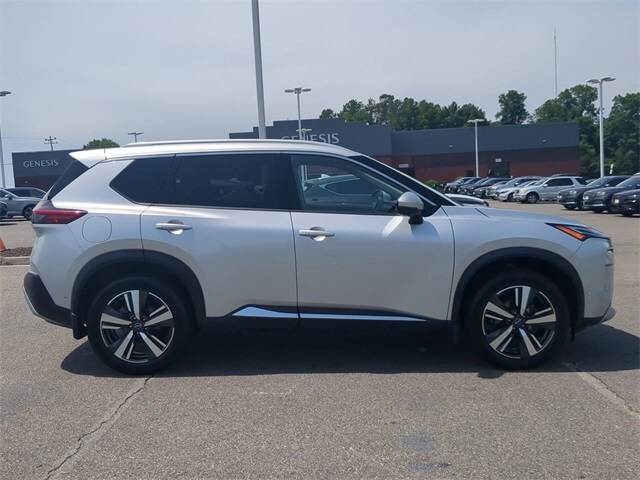 2023 Nissan Rogue Platinum photo 3