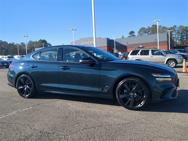 2023 GENESIS G70 Standard's photo