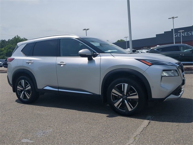 2023 Nissan Rogue Platinum photo 2