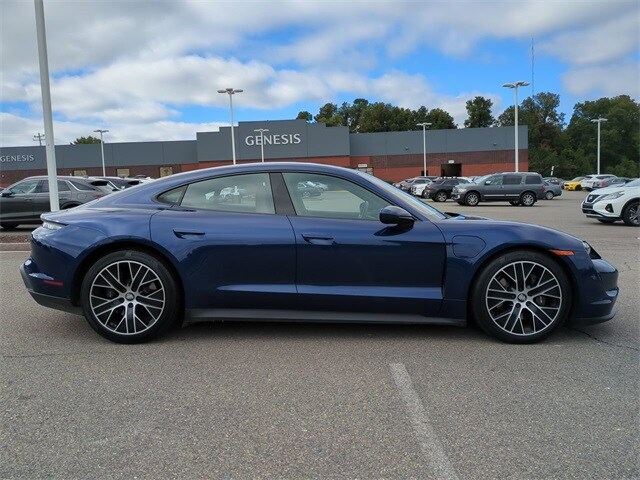 2021 Porsche Taycan Base photo 2