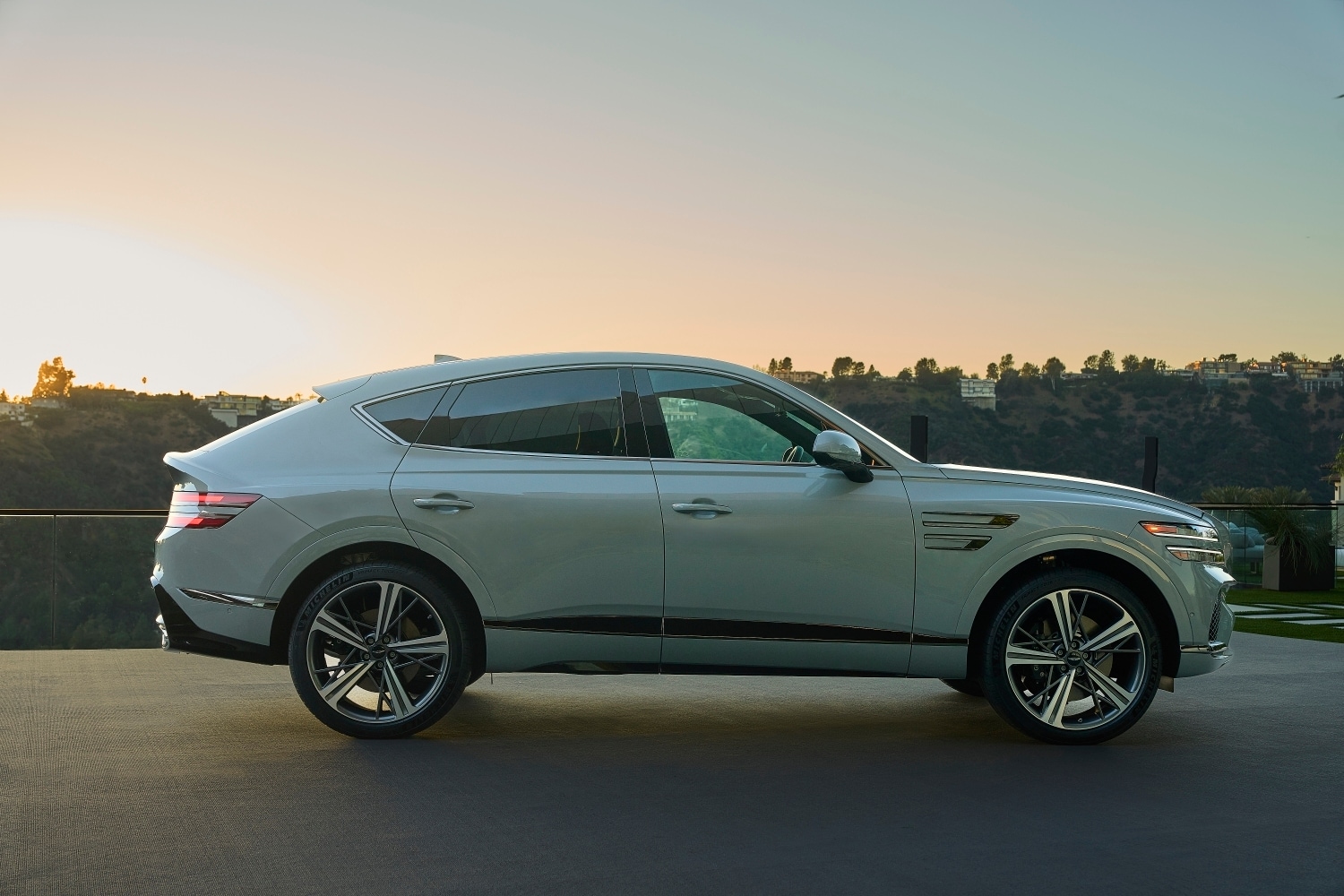 2025%20Genesis%20GV80%20Coupe%20Profile.jpg