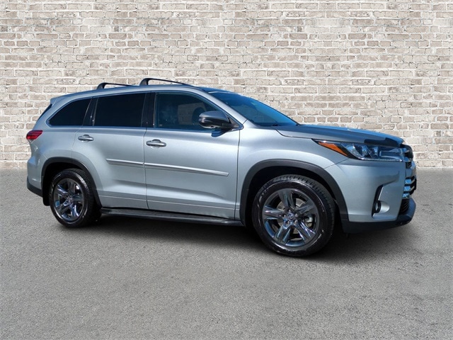 2018 Toyota Highlander Limited Platinum's photo