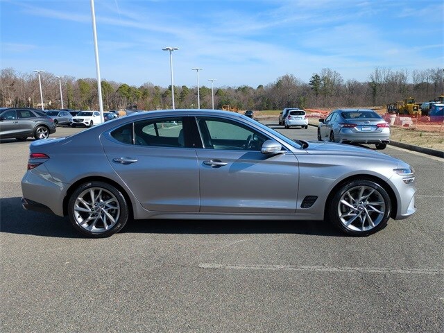 2022 Genesis G70 2.0T photo 3