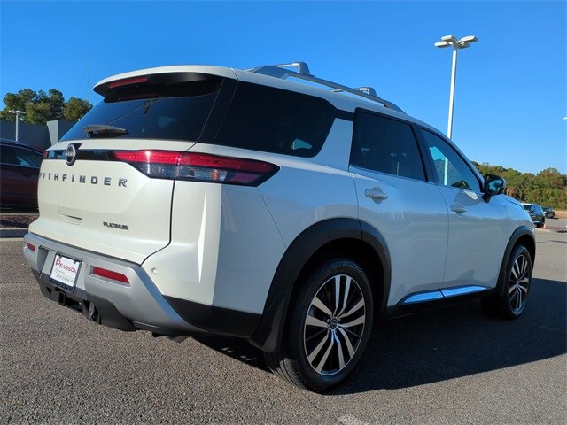 2024 Nissan Pathfinder Platinum photo 3