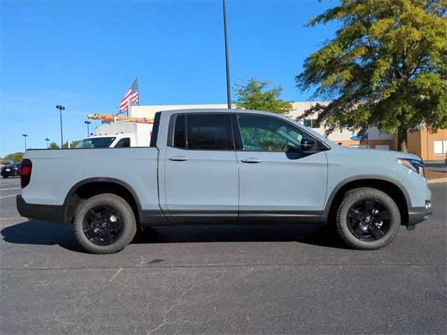 2026 Honda Ridgeline Black Edition photo 3