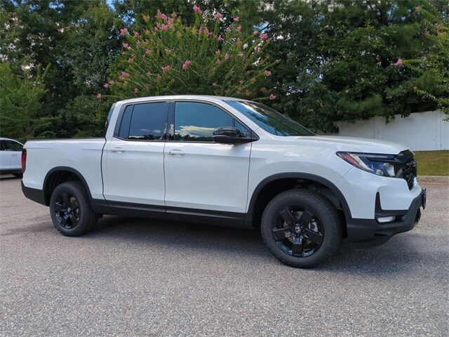 2025 Honda Ridgeline Black Edition photo 2
