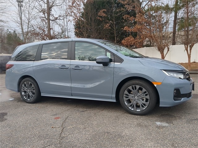 2026 Honda Odyssey Touring's photo