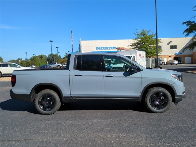 2026 Honda Ridgeline Black Edition photo 3