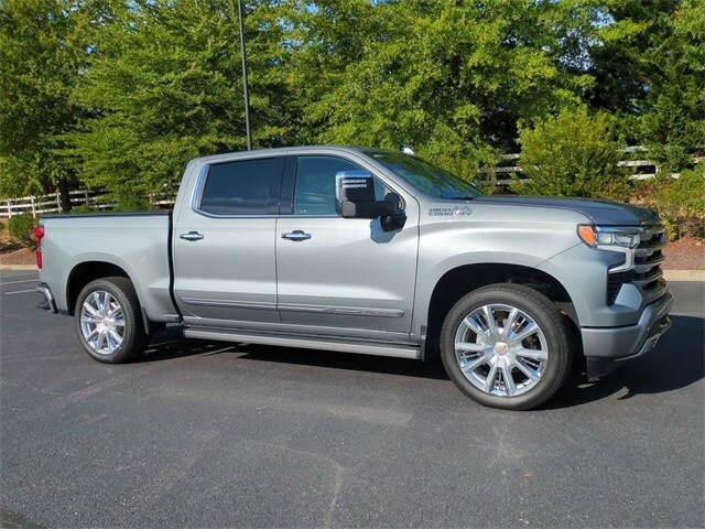 2024 Chevrolet Silverado 1500 High Country photo 2