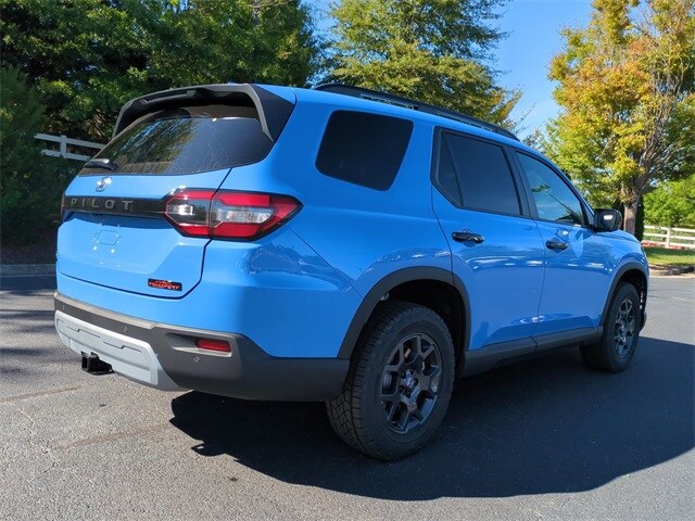 2025 Honda Pilot TrailSport photo 2