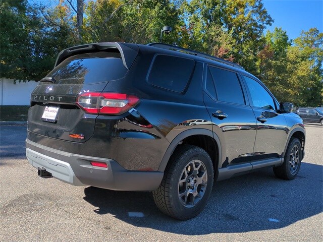 2025 Honda Pilot TrailSport photo 4