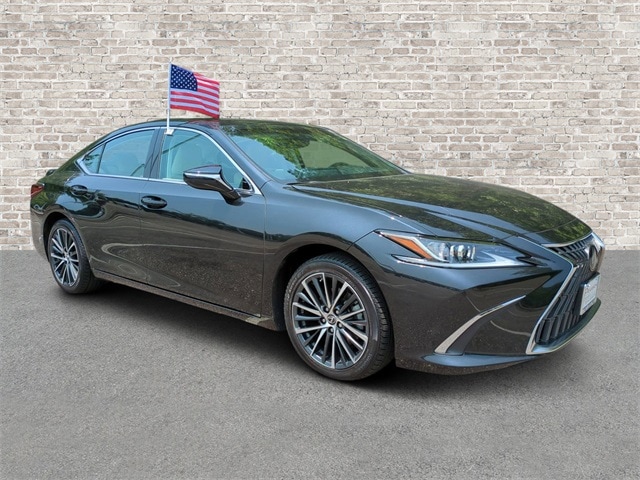 2022 Lexus ES 350's photo