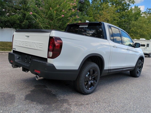 2025 Honda Ridgeline Black Edition photo 4
