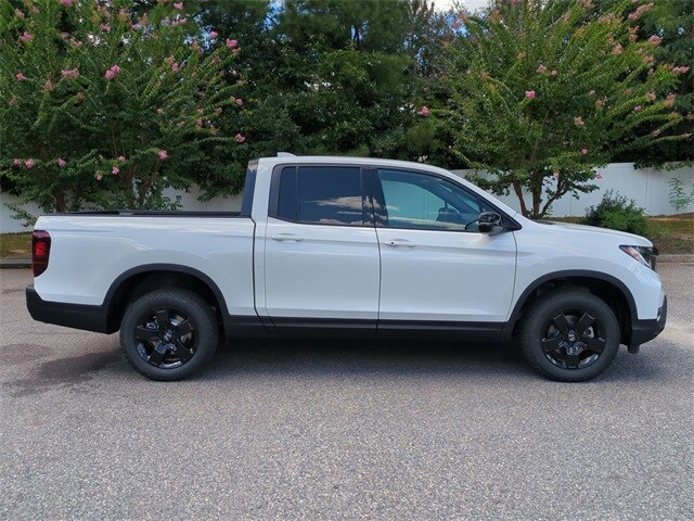 2025 Honda Ridgeline Black Edition photo 3
