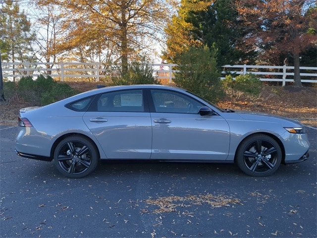 2025 Honda Accord Hybrid Sport-L photo 3