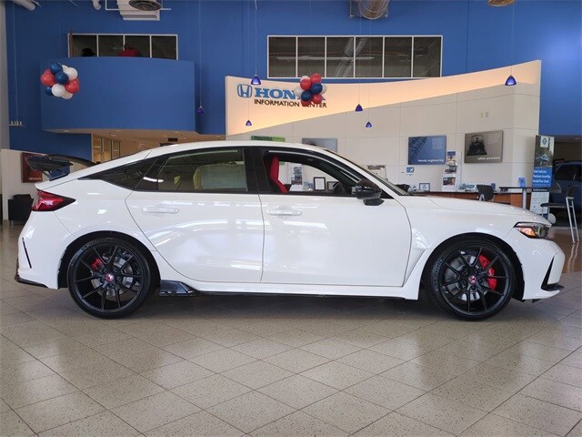 2025 Honda Civic Type R photo 3