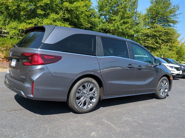 2026 Honda Odyssey Touring photo 4