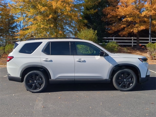 2025 Honda Pilot Black Edition photo 2
