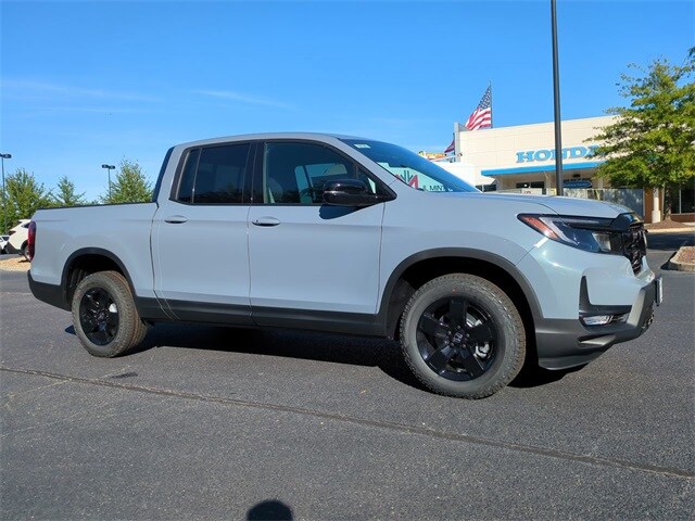 2026 Honda Ridgeline Black Edition photo 2