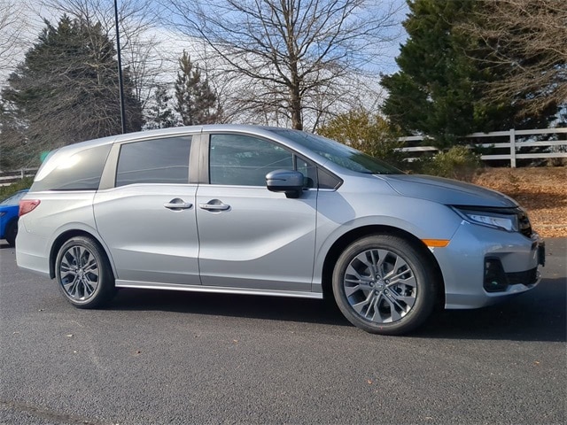2026 Honda Odyssey Touring's photo