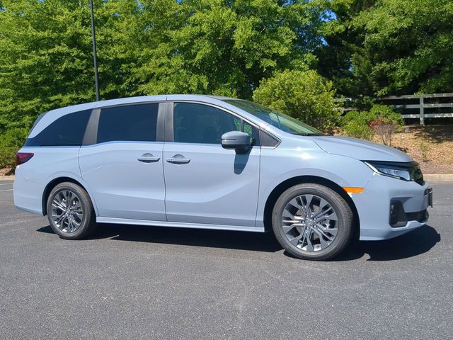 2026 Honda Odyssey Touring's photo