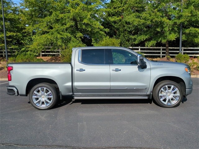 2024 Chevrolet Silverado 1500 High Country photo 3