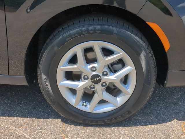 2024 Kia Soul LX - Photo 10
